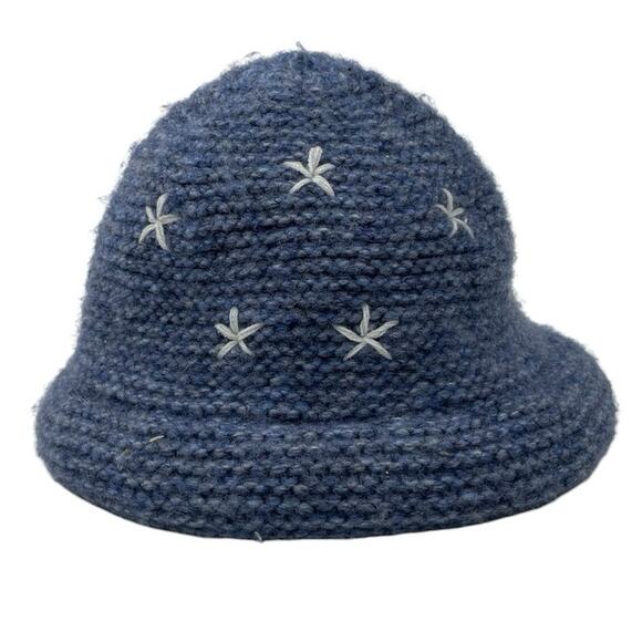Free People Women\'s Navy Blue Daisy Floral Knitted Bucket Hat Cap Size OS